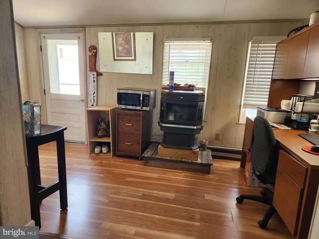 7 W CLARKE AVE, Milford, DE 19963
