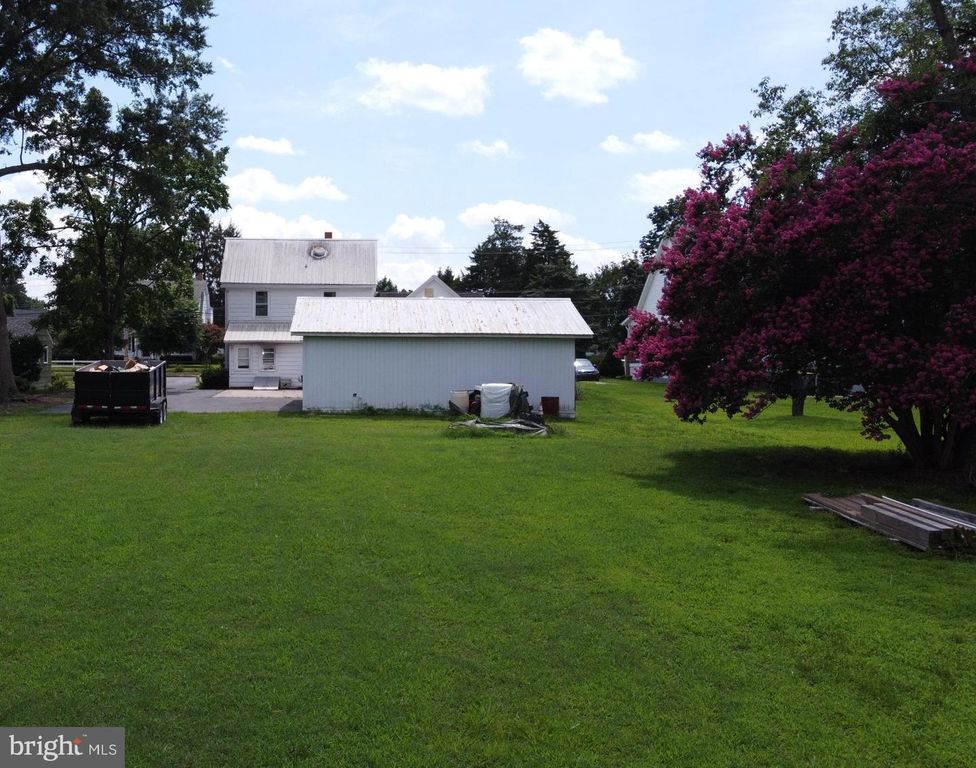 7 W CLARKE AVE, Milford, DE 19963
