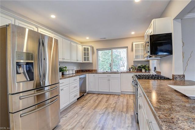 2385 S Wolfsnare DR, Virginia Beach, VA 23454