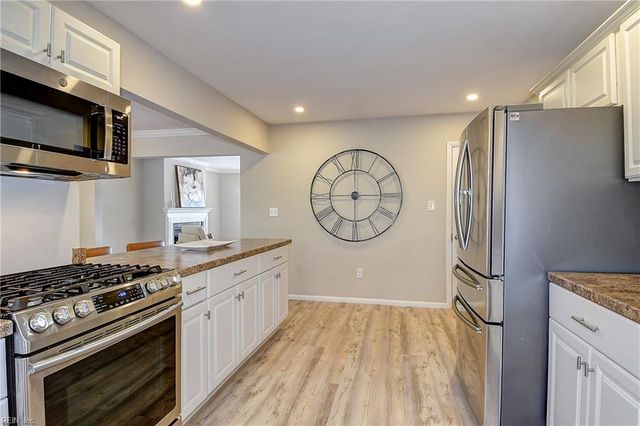 2385 S Wolfsnare DR, Virginia Beach, VA 23454