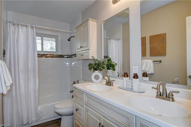 2385 S Wolfsnare DR, Virginia Beach, VA 23454