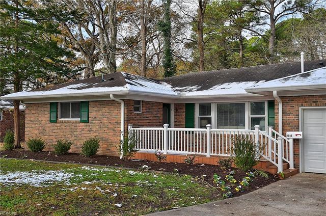 2385 S Wolfsnare DR, Virginia Beach, VA 23454
