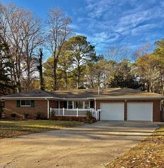 2385 S Wolfsnare DR, Virginia Beach, VA 23454