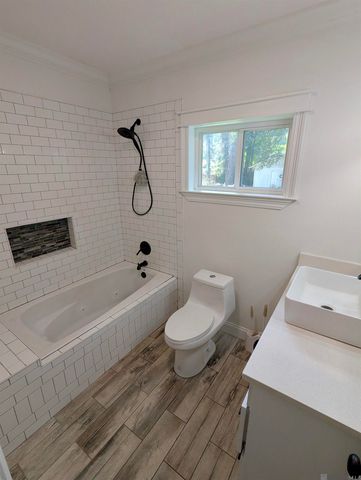 658 Lakeview Dr, Denham Springs, LA 70726