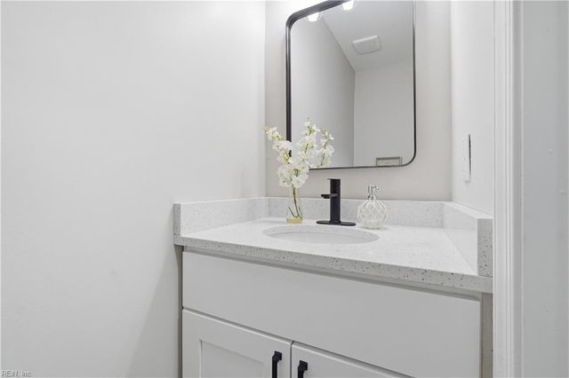 834 Huntly CT, Chesapeake, VA 23320