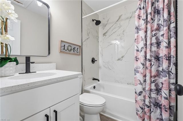 834 Huntly CT, Chesapeake, VA 23320