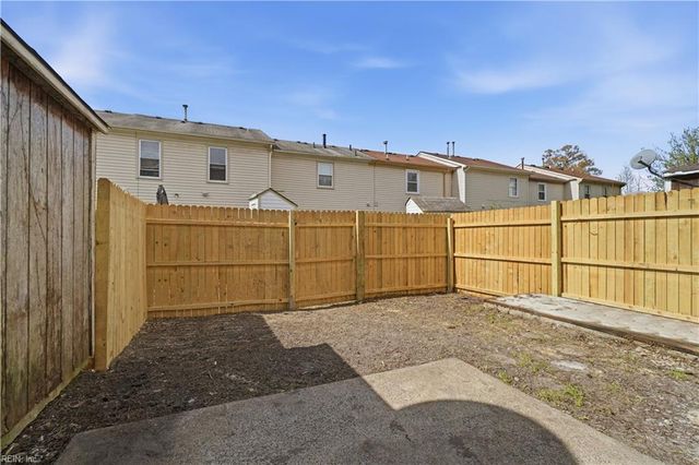 834 Huntly CT, Chesapeake, VA 23320