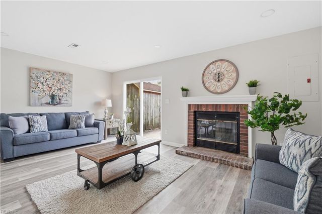 834 Huntly CT, Chesapeake, VA 23320