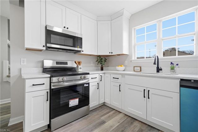 834 Huntly CT, Chesapeake, VA 23320