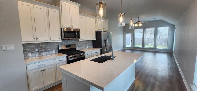 425 Mira Mesa DR, Liberty Hill, TX 78642