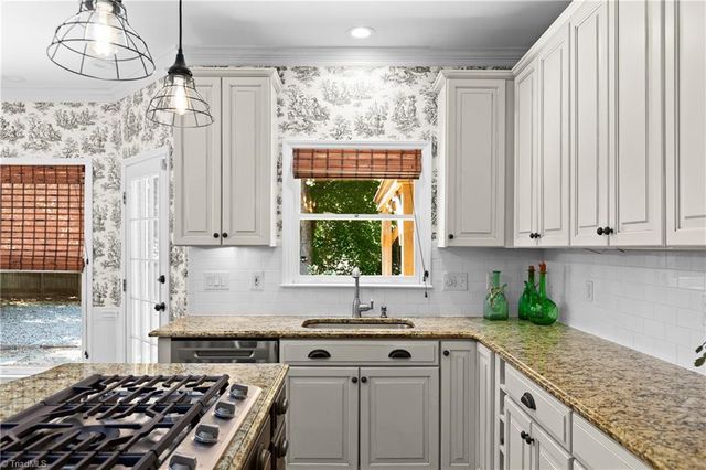 3210 Peninsula Drive, Jamestown, NC 27282