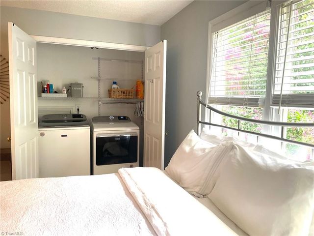 3210 Peninsula Drive, Jamestown, NC 27282