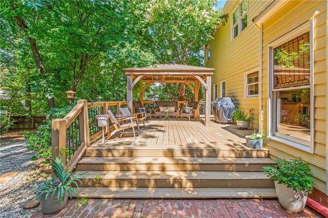 3210 Peninsula Drive, Jamestown, NC 27282