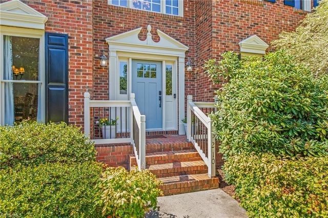 3210 Peninsula Drive, Jamestown, NC 27282