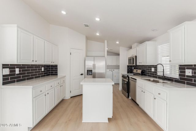 120 N VAL VISTA Drive 228, Mesa, AZ 85213