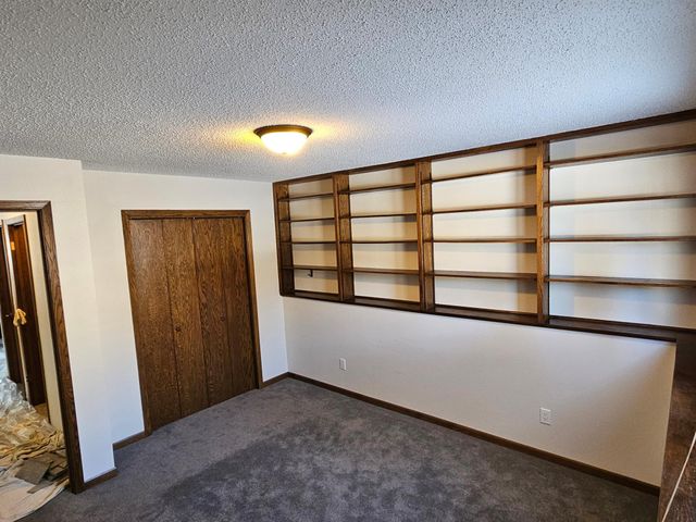 1831 Prairie Lane S, Fargo, ND 58103
