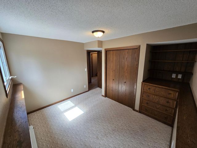 1831 Prairie Lane S, Fargo, ND 58103