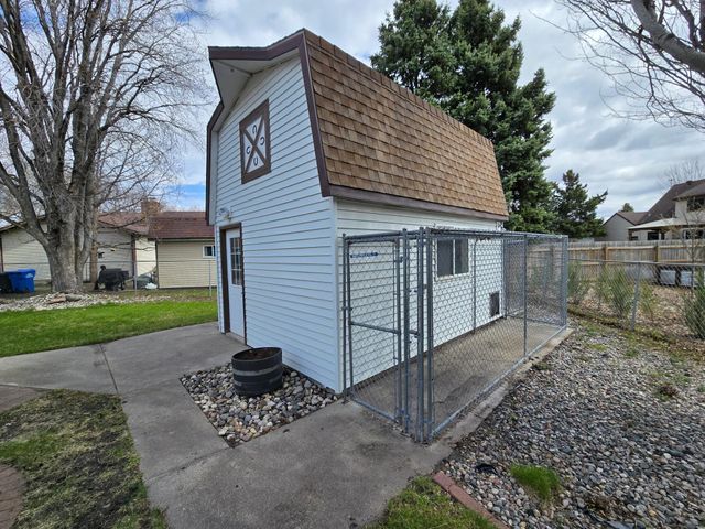 1831 Prairie Lane S, Fargo, ND 58103