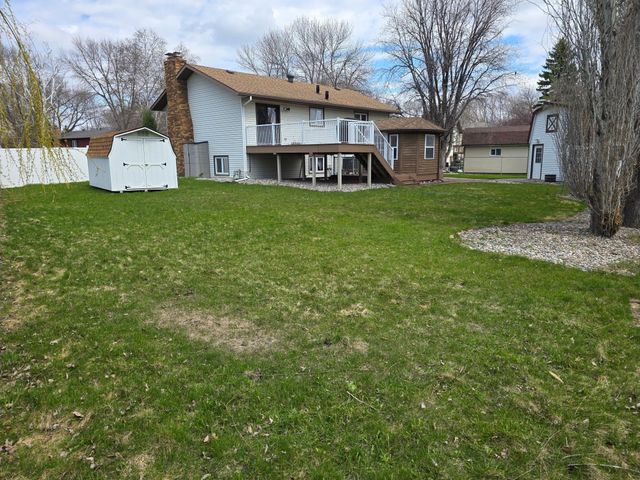 1831 Prairie Lane S, Fargo, ND 58103