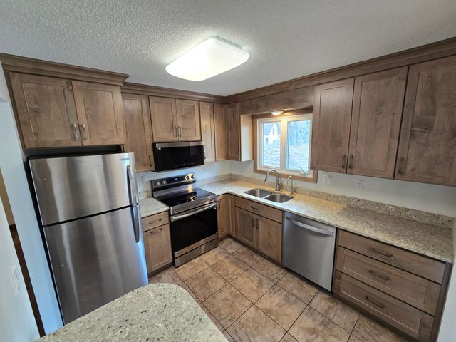 1831 Prairie Lane S, Fargo, ND 58103