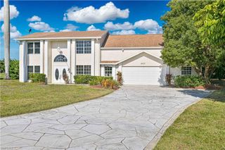 401 SE 10th LN, Cape Coral, FL 33990