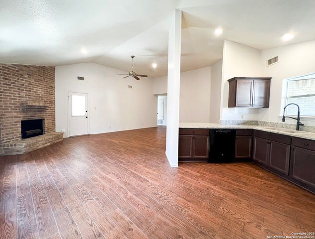 7914 Forest Cabin, Live Oak, TX 78233