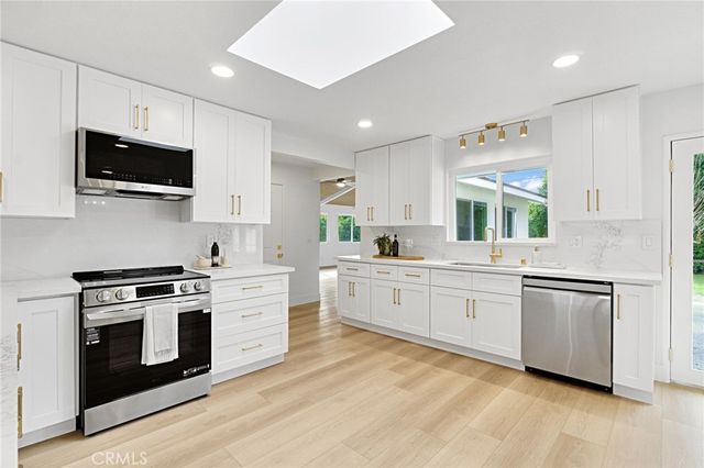 5565 N Winchester Avenue, Fresno, CA 93704