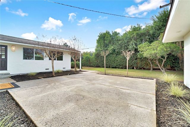 5565 N Winchester Avenue, Fresno, CA 93704