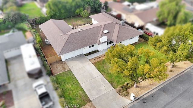 5565 N Winchester Avenue, Fresno, CA 93704