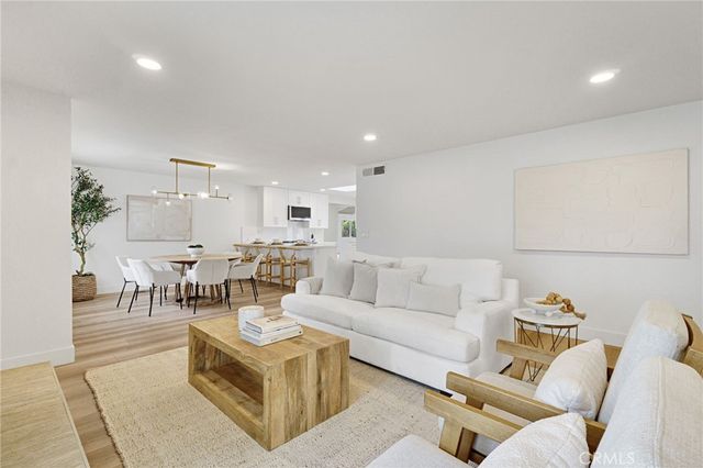 5565 N Winchester Avenue, Fresno, CA 93704