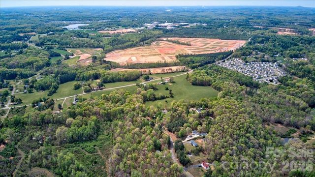 192 Apple Valley Lane, Statesville, NC 28677