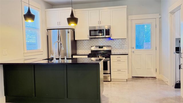 1009 Cherico ST B, Austin, TX 78702