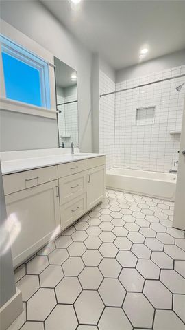 1009 Cherico ST B, Austin, TX 78702