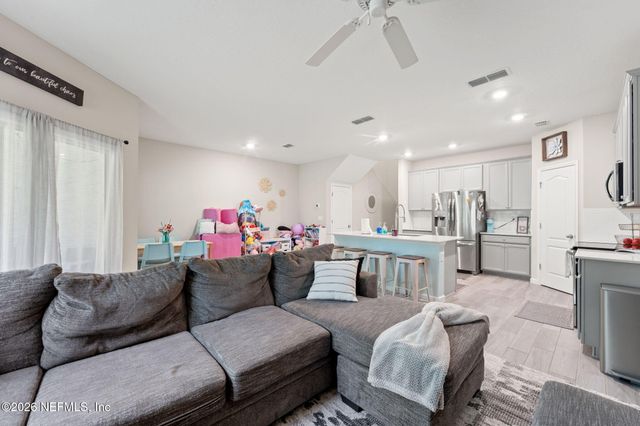 10364 BENSON LAKE Drive, Jacksonville, FL 32222