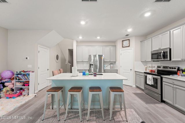 10364 BENSON LAKE Drive, Jacksonville, FL 32222