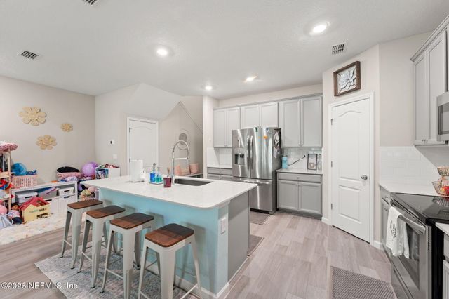 10364 BENSON LAKE Drive, Jacksonville, FL 32222