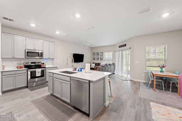 10364 BENSON LAKE Drive, Jacksonville, FL 32222