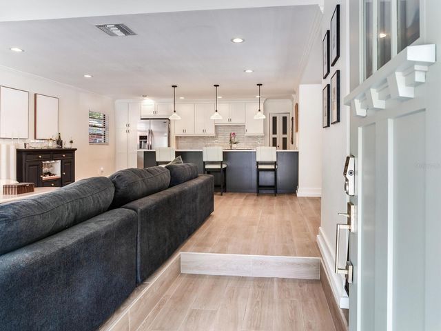 6118 S ELKINS AVENUE, Tampa, FL 33611