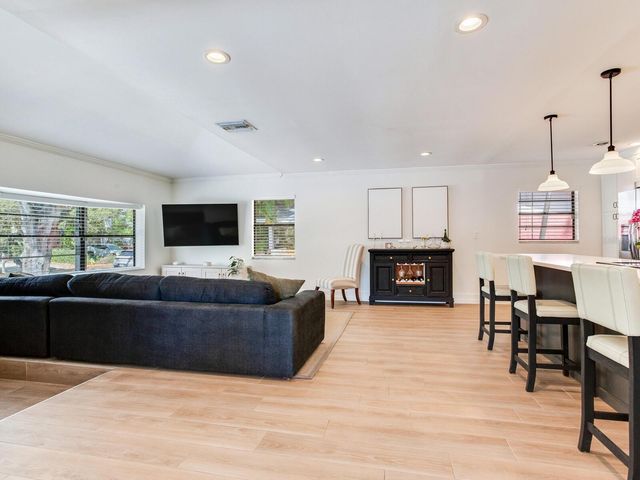 6118 S ELKINS AVENUE, Tampa, FL 33611