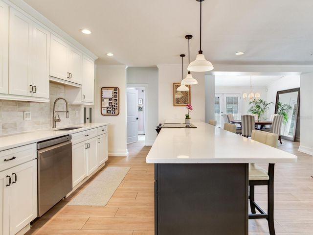 6118 S ELKINS AVENUE, Tampa, FL 33611