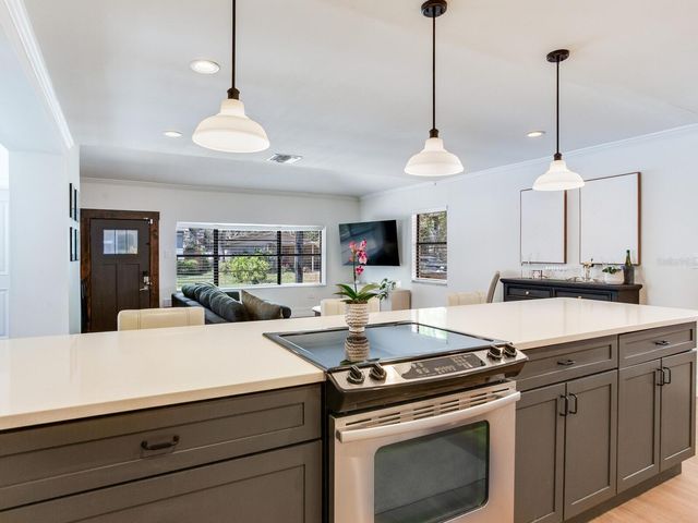 6118 S ELKINS AVENUE, Tampa, FL 33611