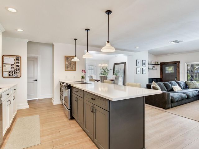 6118 S ELKINS AVENUE, Tampa, FL 33611