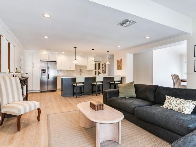 6118 S ELKINS AVENUE, Tampa, FL 33611