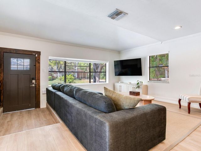 6118 S ELKINS AVENUE, Tampa, FL 33611