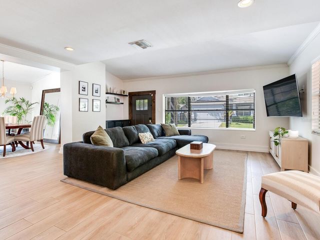 6118 S ELKINS AVENUE, Tampa, FL 33611