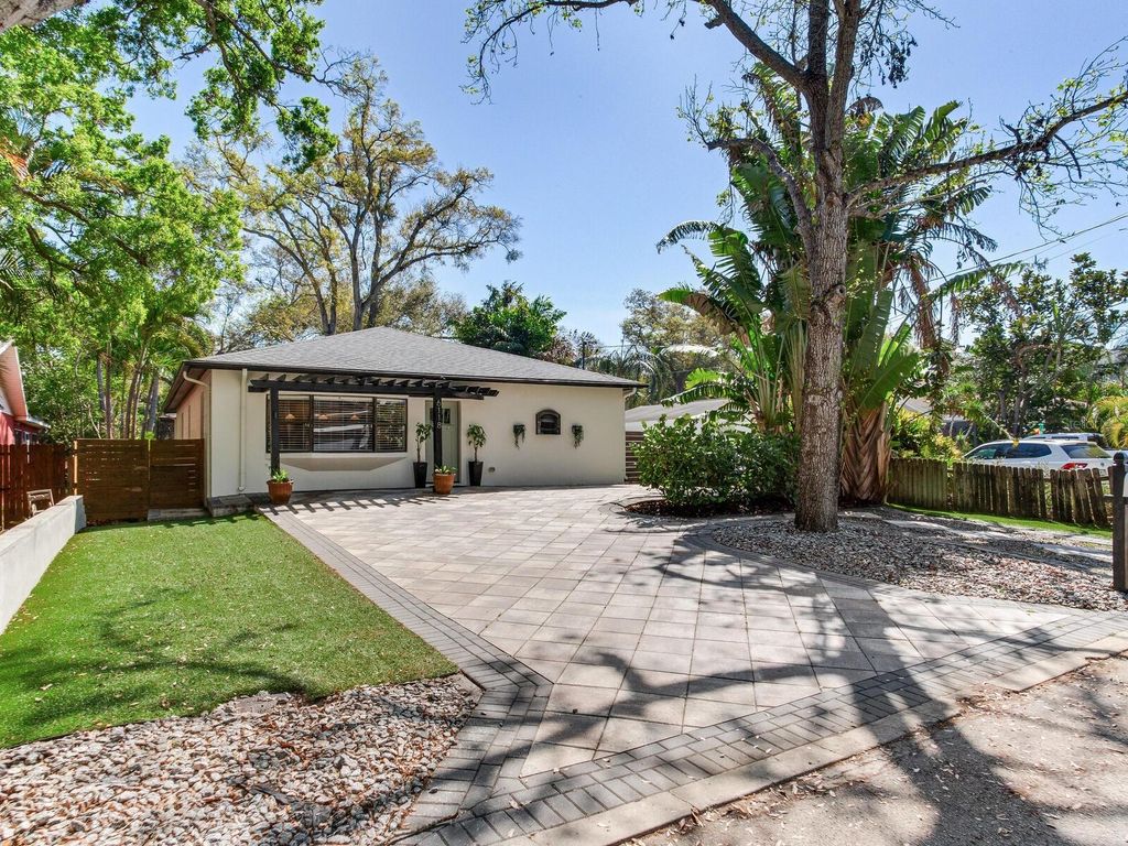 6118 S ELKINS AVENUE, Tampa, FL 33611