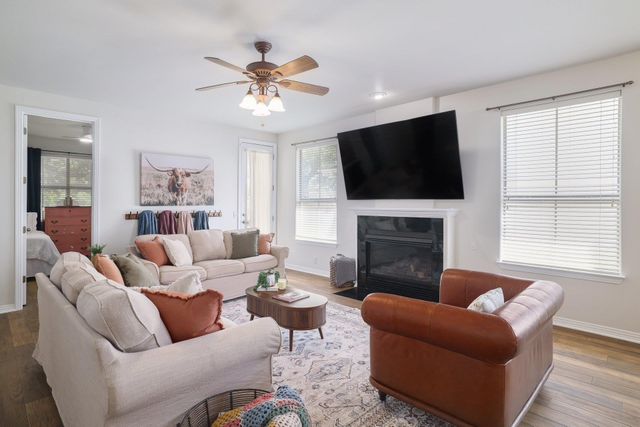 11558 Spicewood PKWY 17, Austin, TX 78750