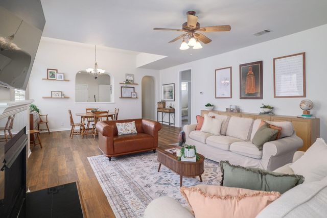 11558 Spicewood PKWY 17, Austin, TX 78750