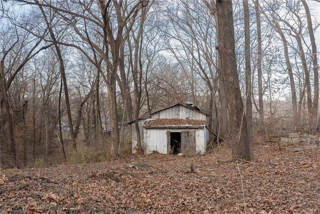 722 N 7TH Street, Edwardsville, KS 66111