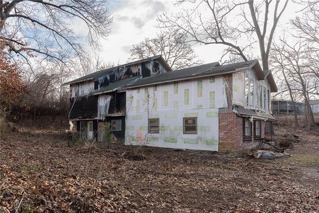 722 N 7TH Street, Edwardsville, KS 66111